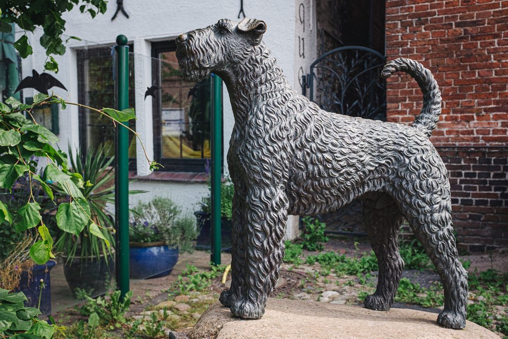 Hund Statue in Hooksiel