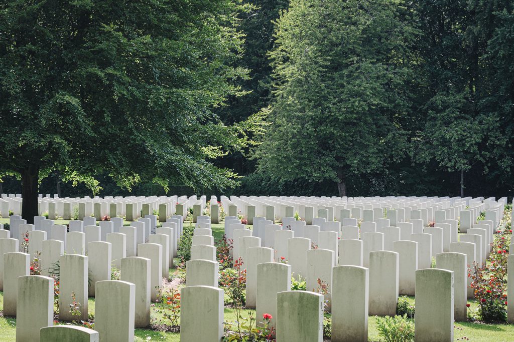 Gedenksteine am Britischen Ehrenfriedhof