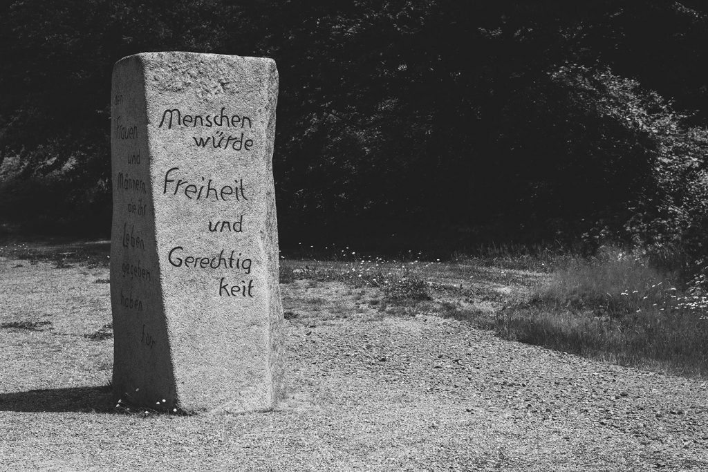 Gedenkstein in der KZ-Gedenkstätte Flossenbürg