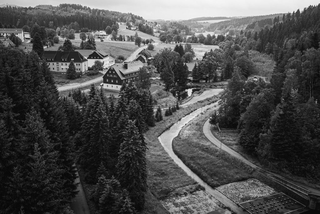 Dorf hinter der Talsperre Rauschenbach