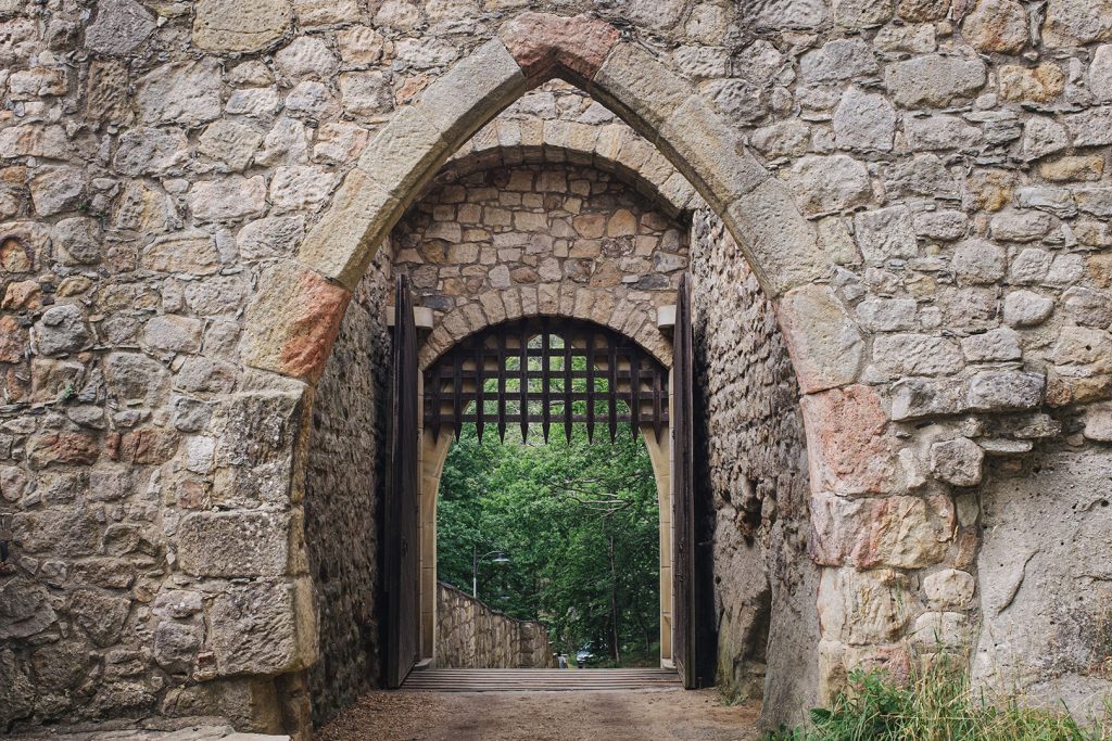 Eingangstor zur Ruine Kloster Oybin