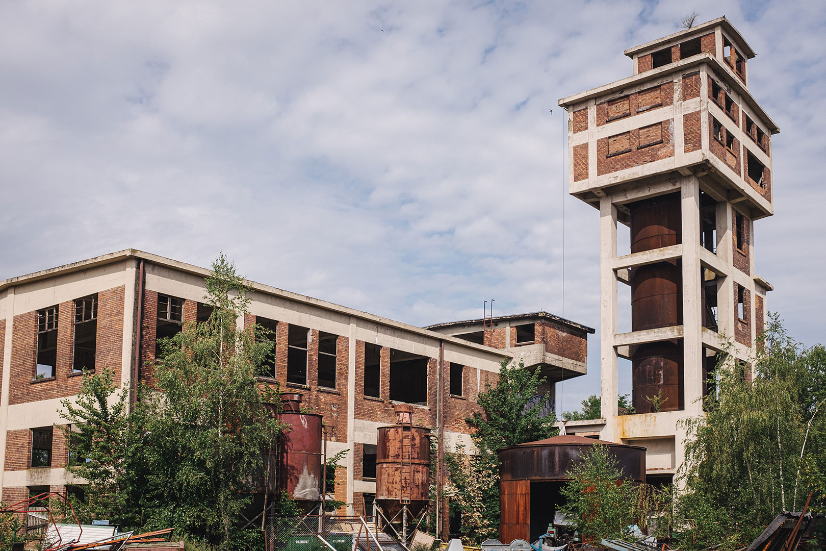 Alte Zellstofffabrikhalle in Niederwutzen (Osinów Dolny)