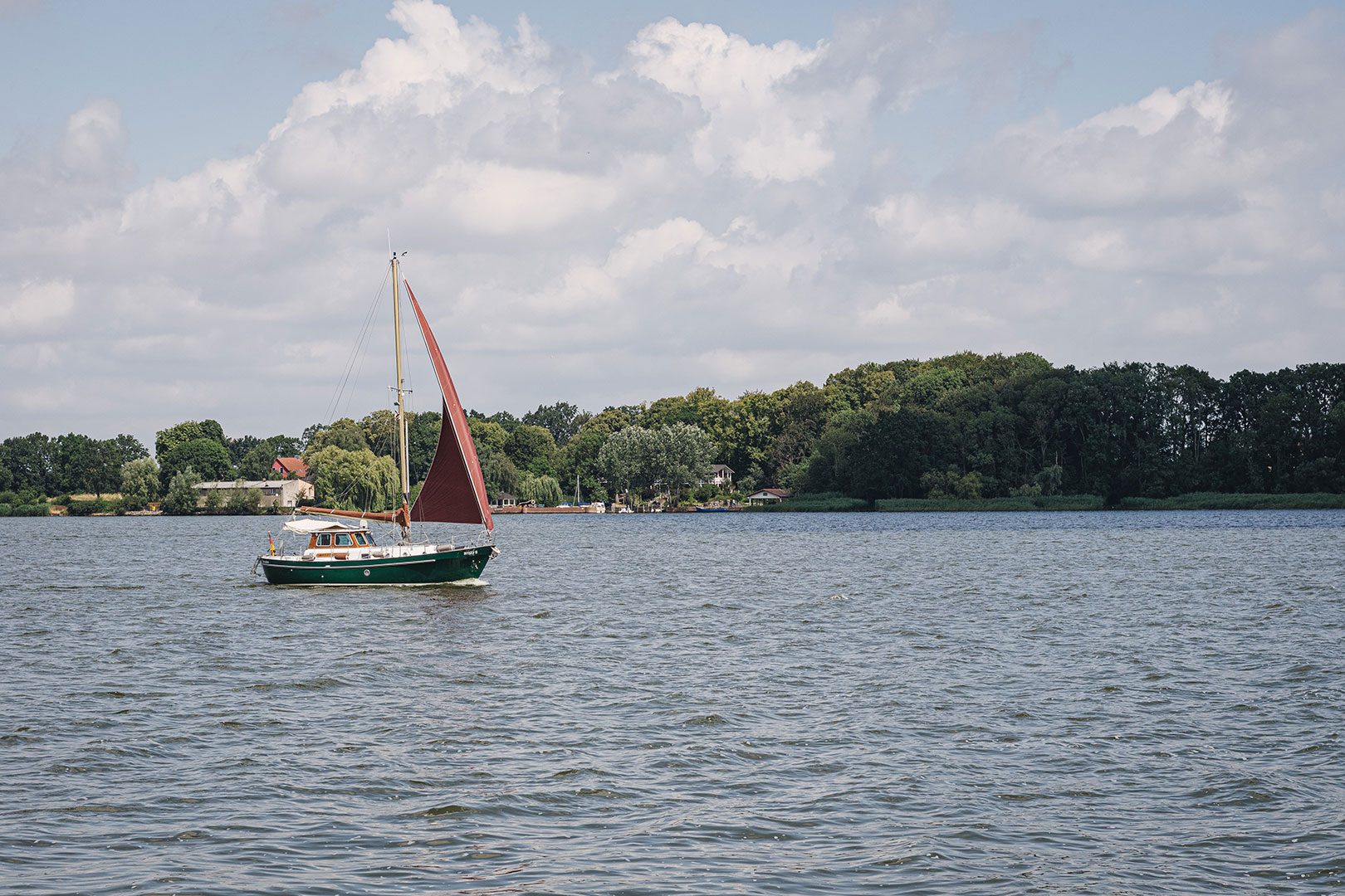 Schiff zwischen Kamp und Karnin