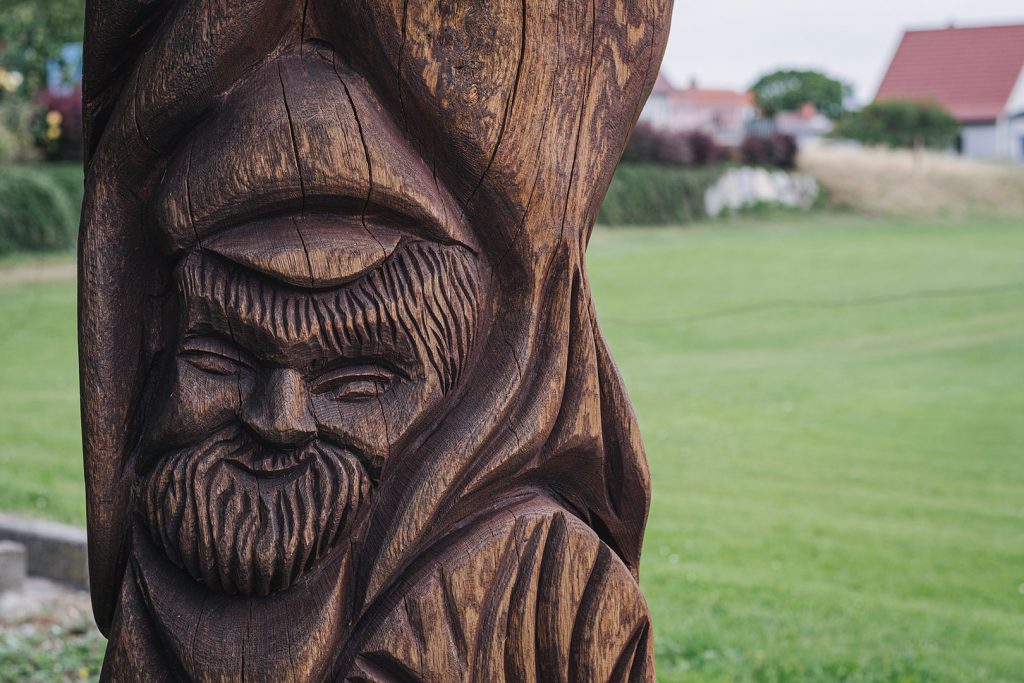 Holz-Skulptur auf Usedom